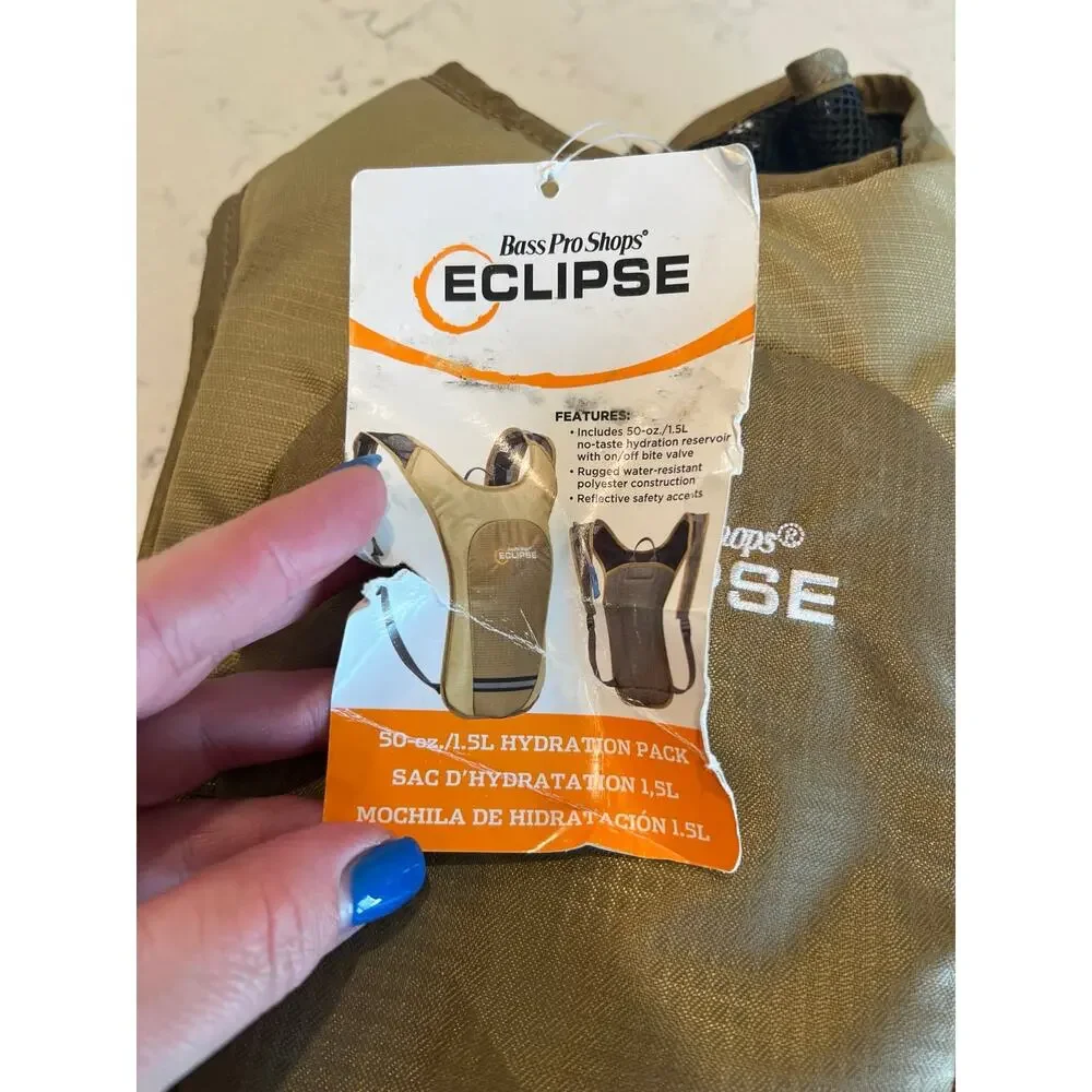 Bass Pro Shops Eclipse 1.5 Liter Hydration Backpack NWT